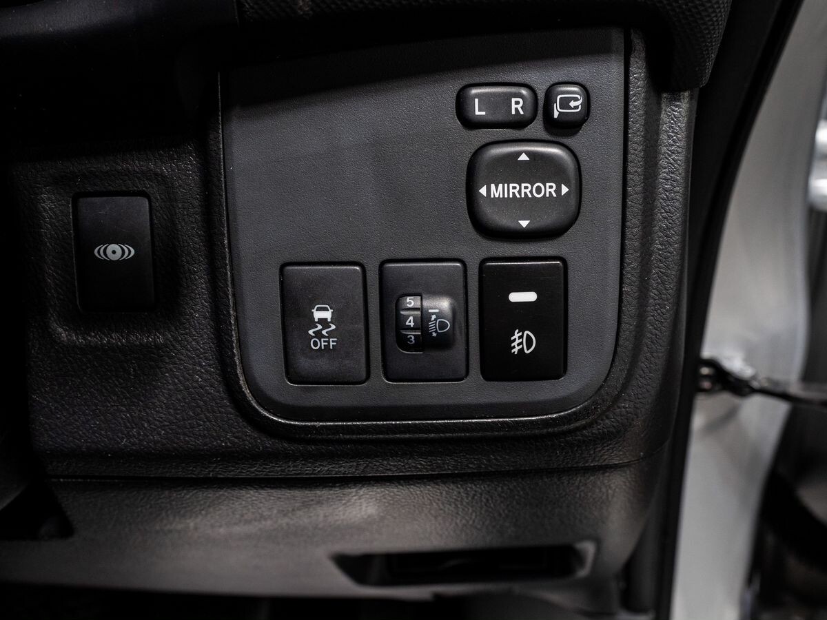 Toyota Wish 2009 - фото автомобиля