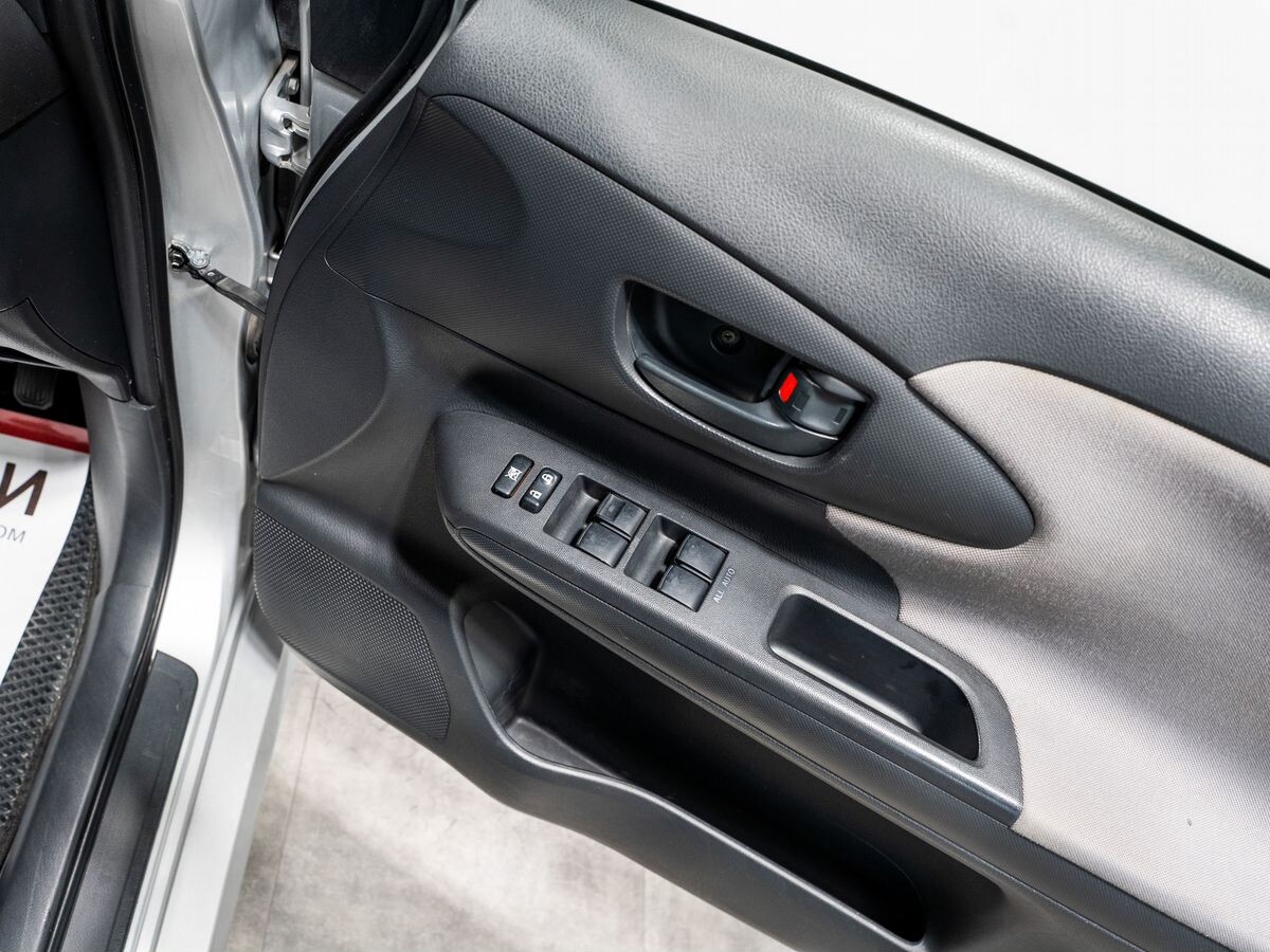 Toyota Wish 2009 - фото автомобиля