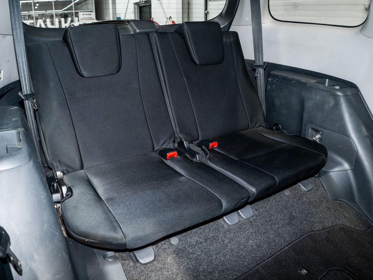 Toyota Wish 2009 - фото автомобиля