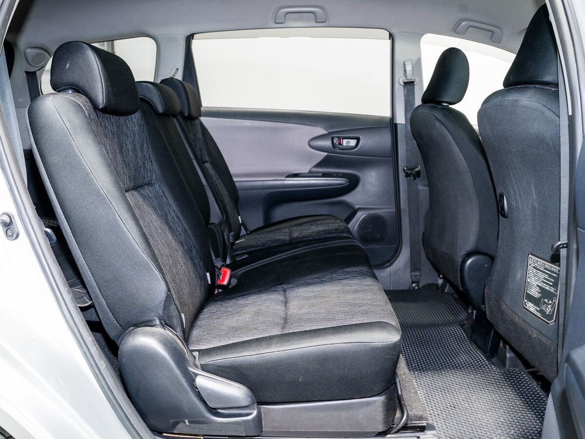 Toyota Wish 2009 - фото автомобиля