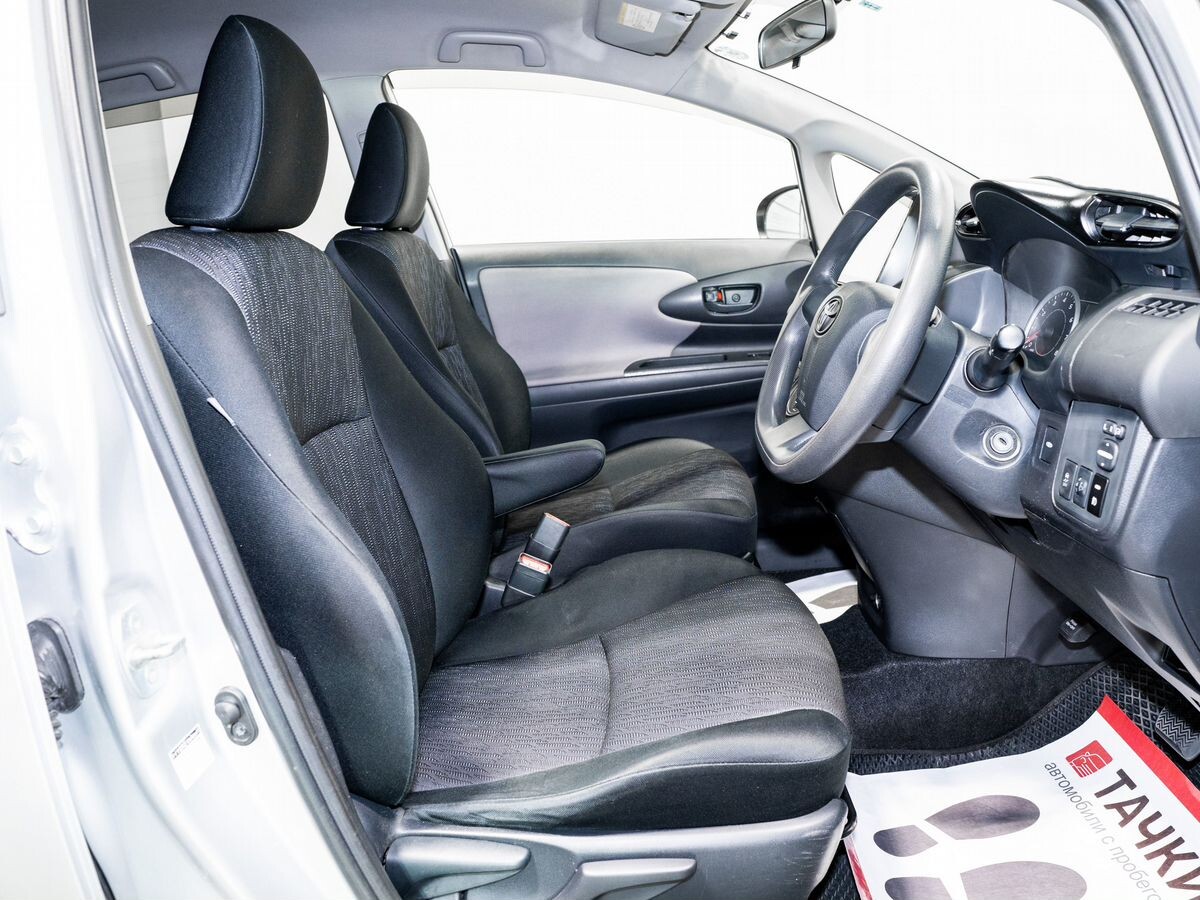 Toyota Wish 2009 - фото автомобиля