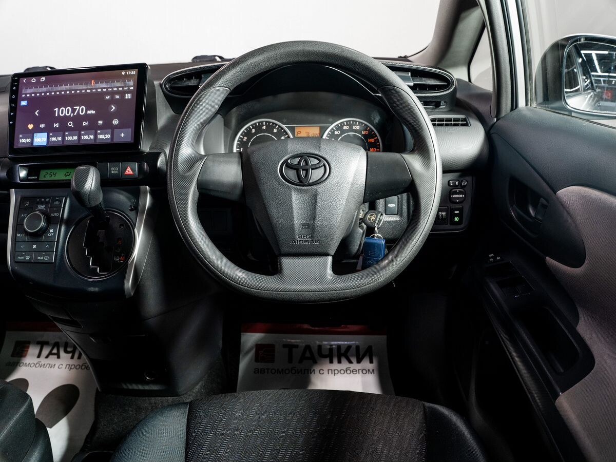 Toyota Wish 2009 - фото автомобиля