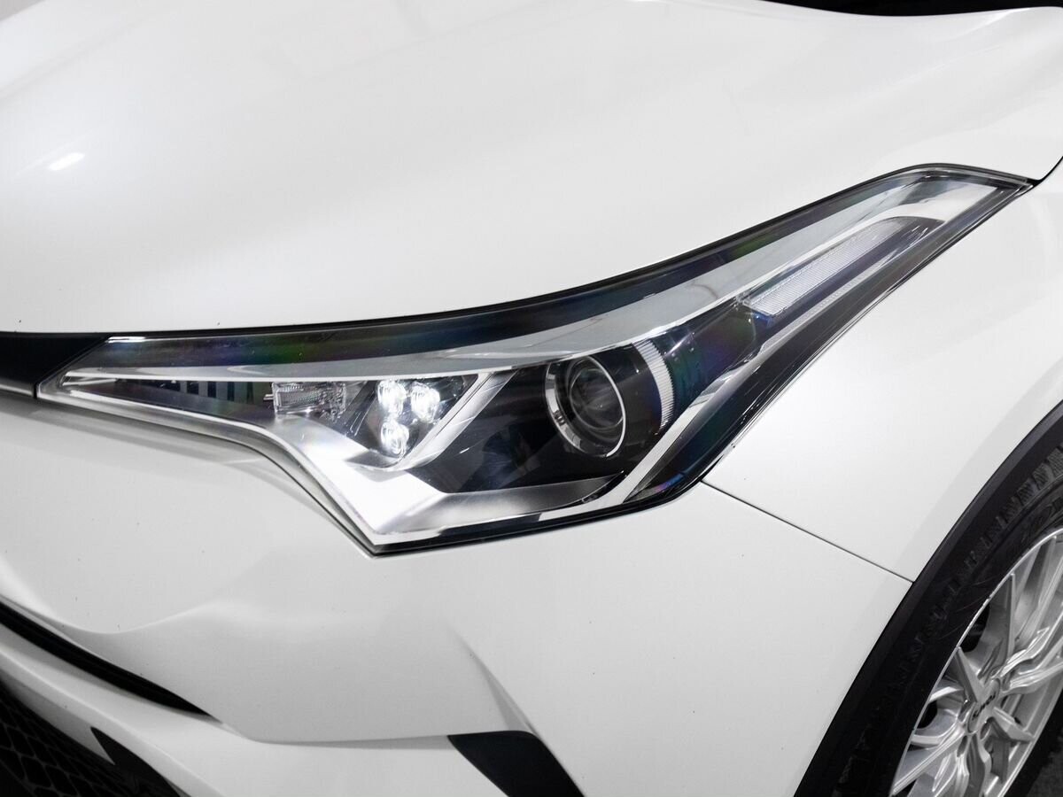 Toyota C-HR 2017 - фото автомобиля