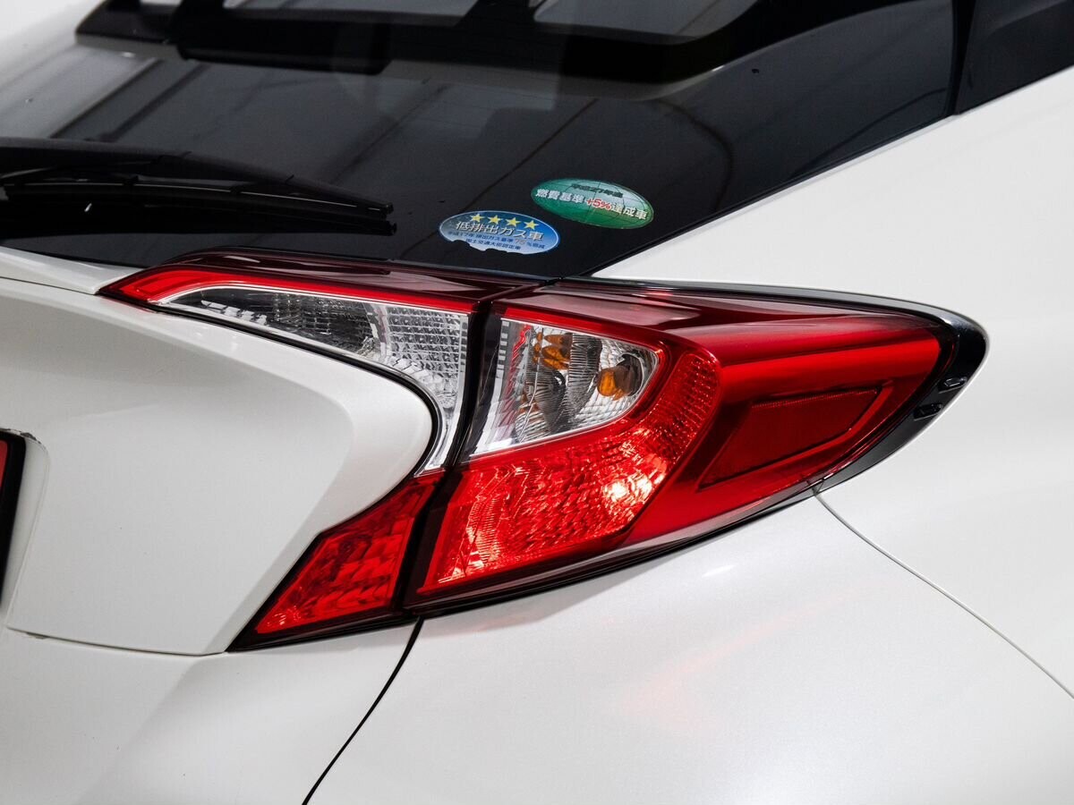 Toyota C-HR 2017 - фото автомобиля