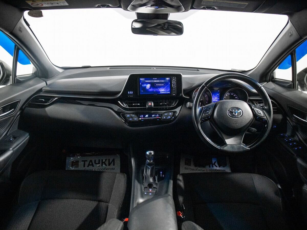 Toyota C-HR 2017 - фото автомобиля