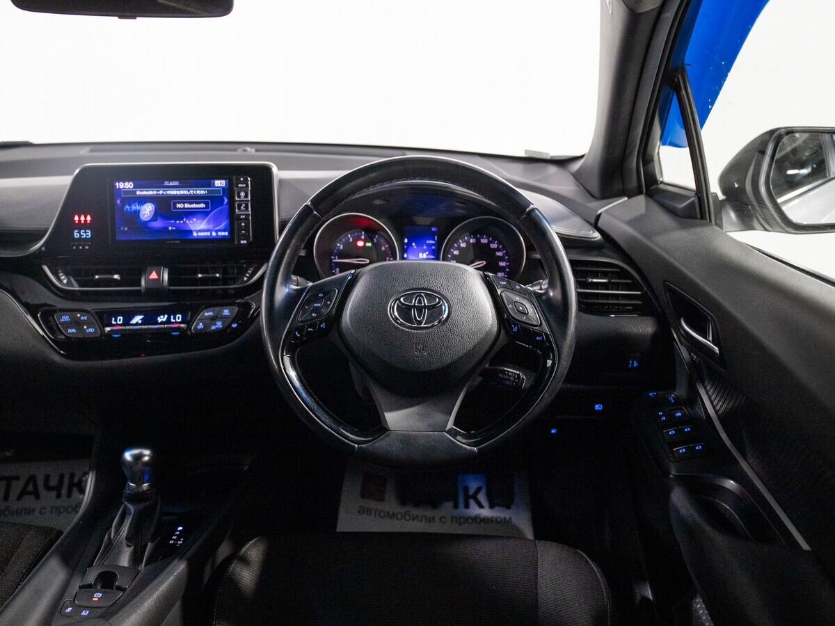 Toyota C-HR 2017 - фото автомобиля