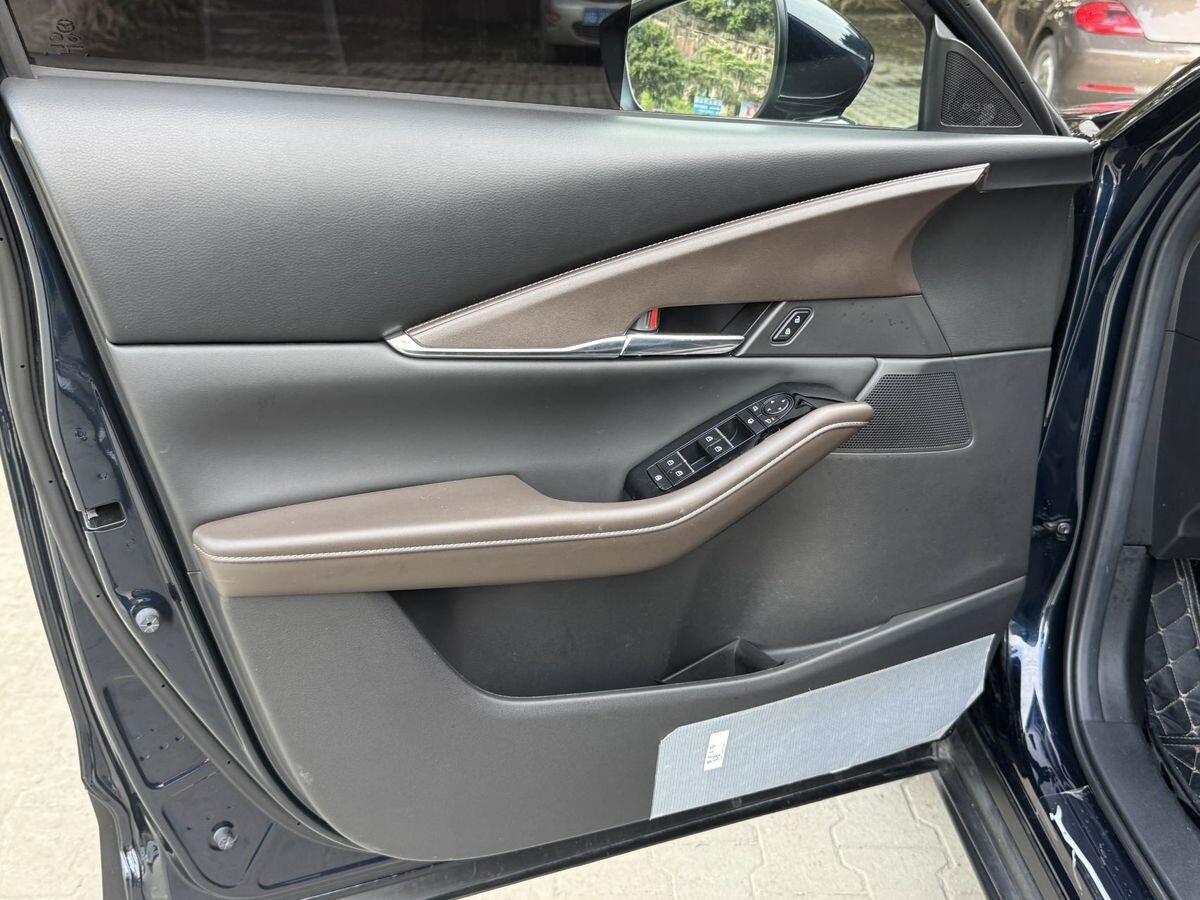 Mazda CX-30 2022 - фото автомобиля