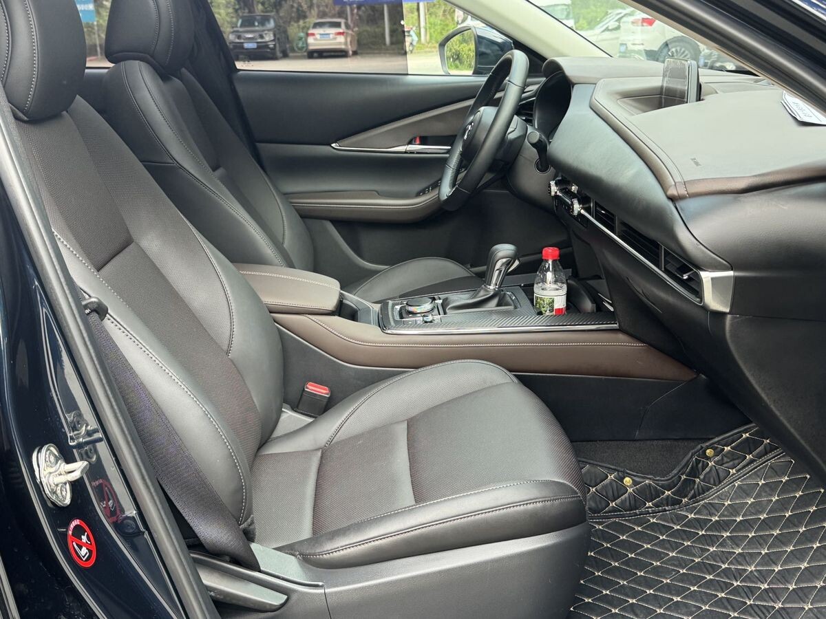 Mazda CX-30 2022 - фото автомобиля