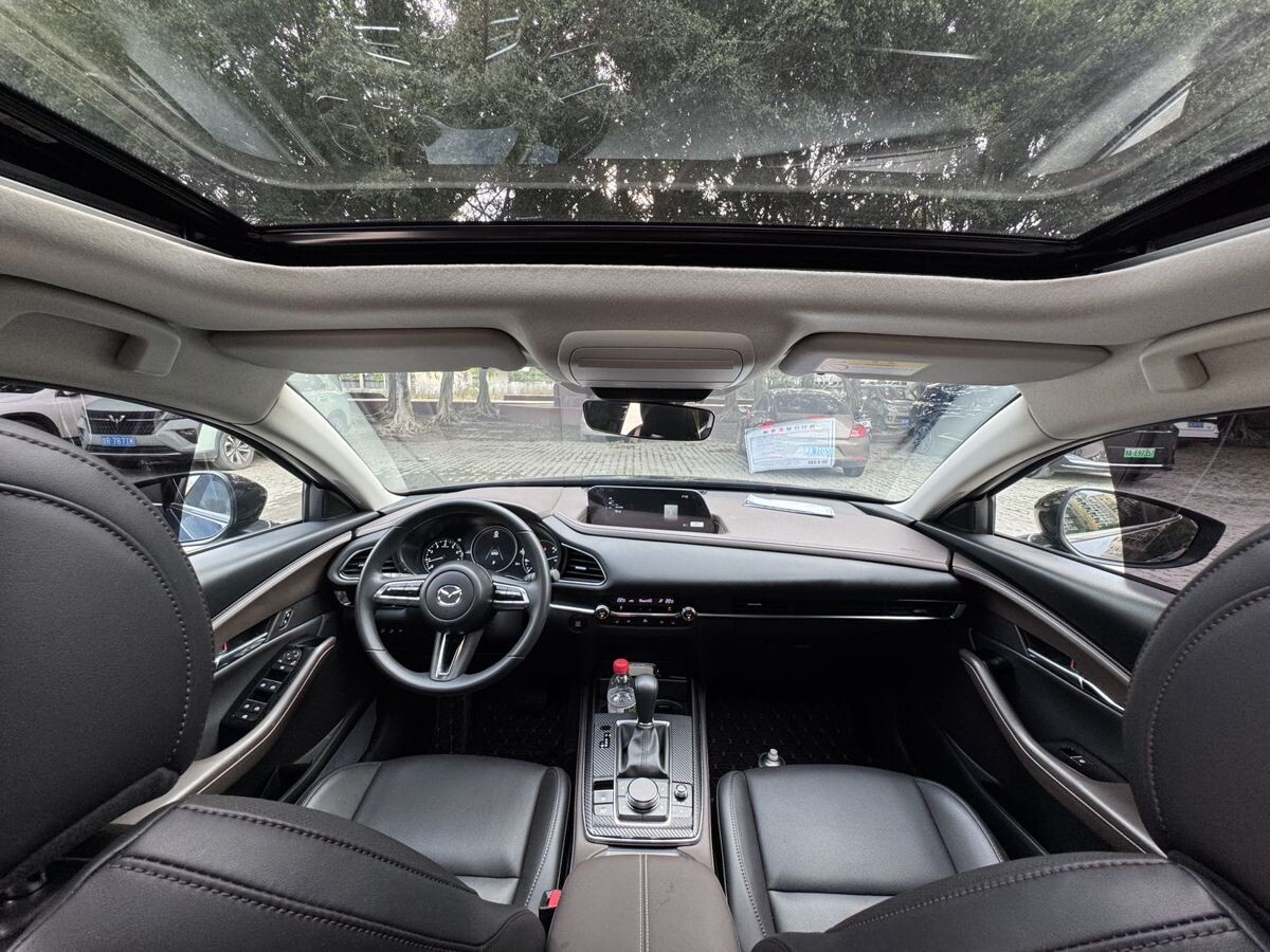 Mazda CX-30 2022 - фото автомобиля