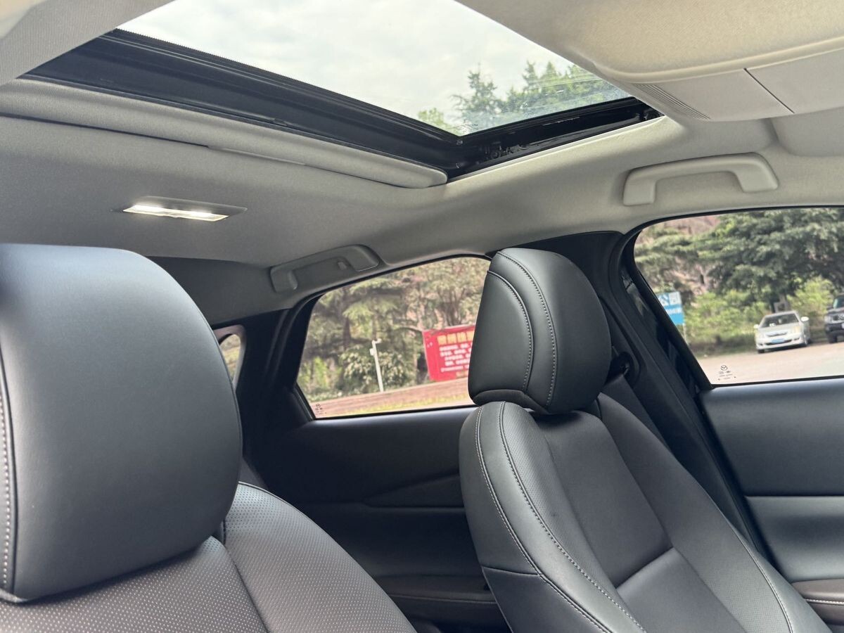 Mazda CX-30 2022 - фото автомобиля