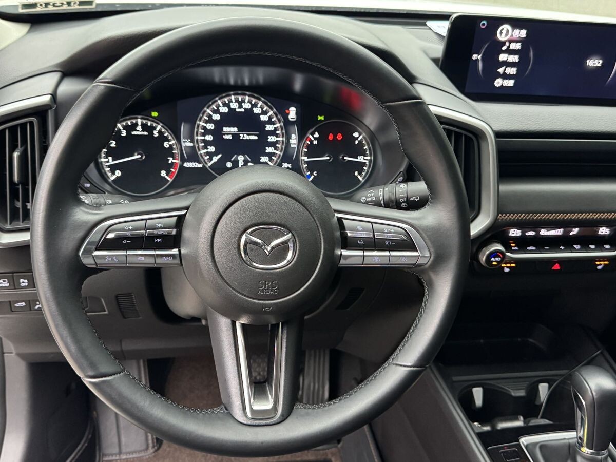 Mazda CX-50 2023 - фото автомобиля