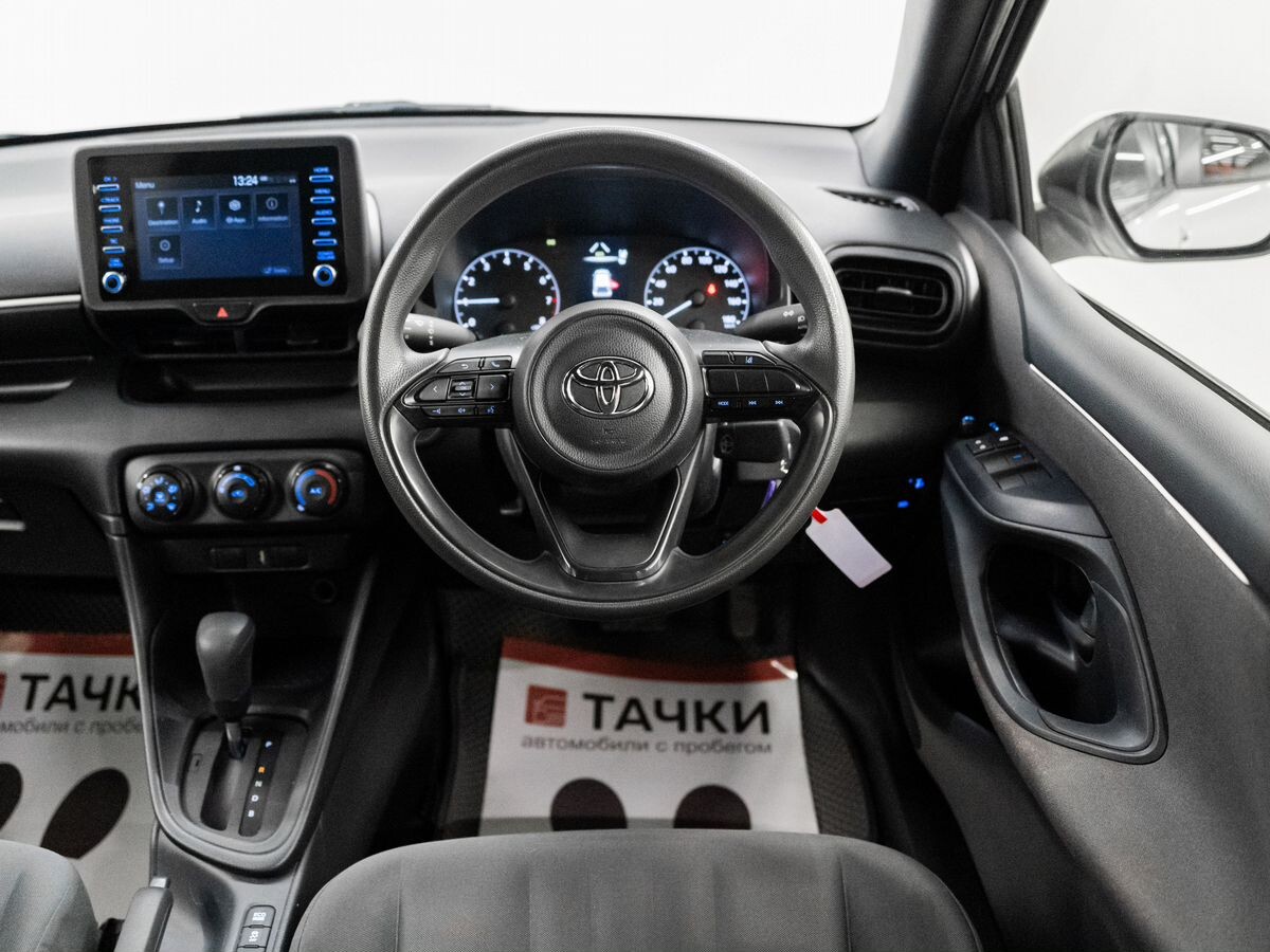 Toyota Yaris 2020 - фото автомобиля