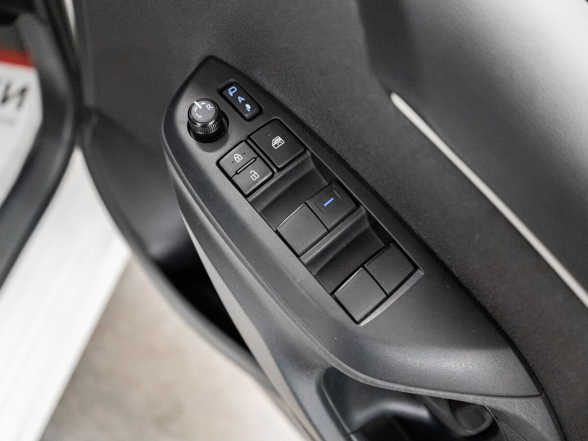 Toyota Yaris 2020 - фото автомобиля