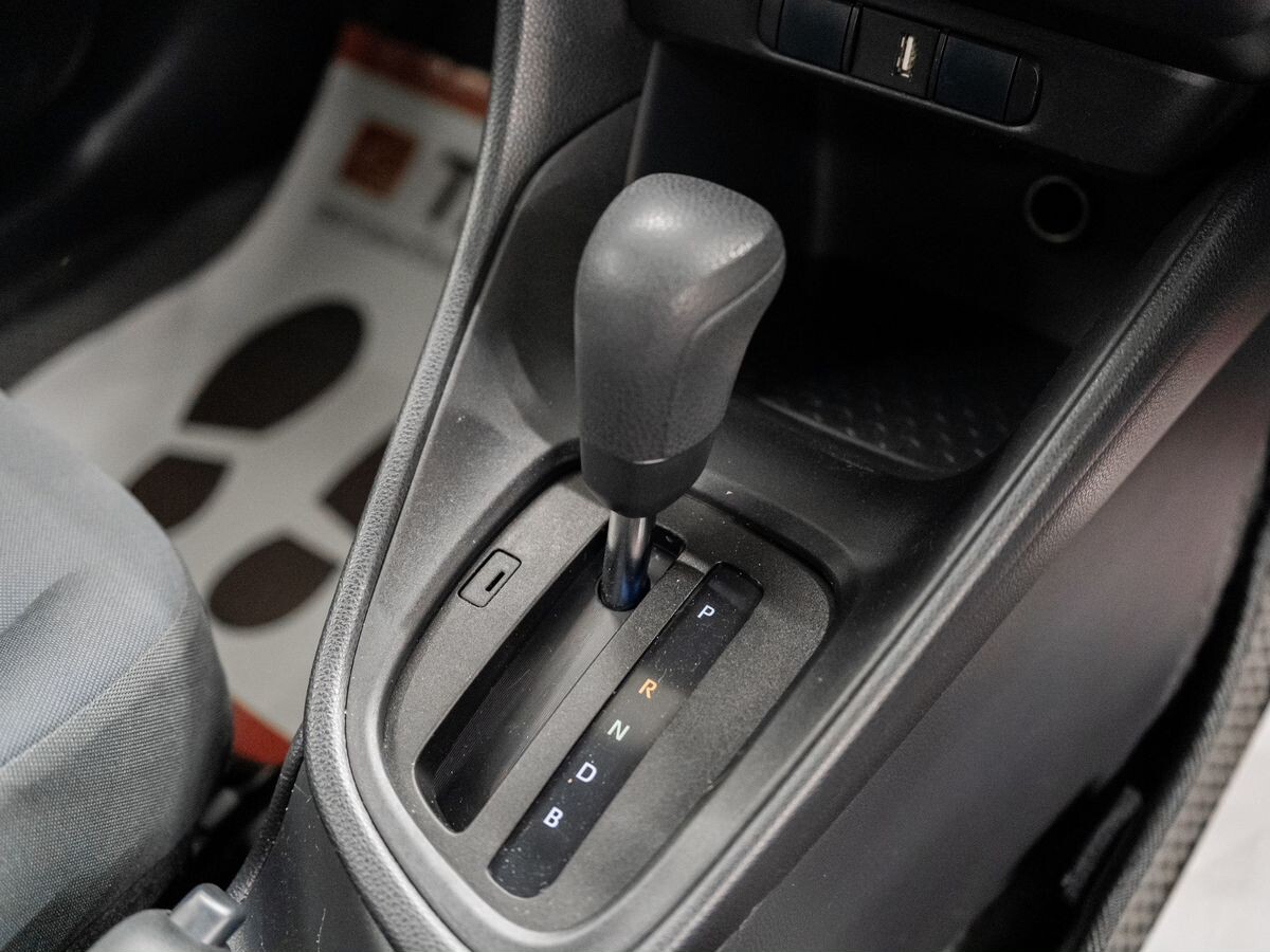 Toyota Yaris 2020 - фото автомобиля