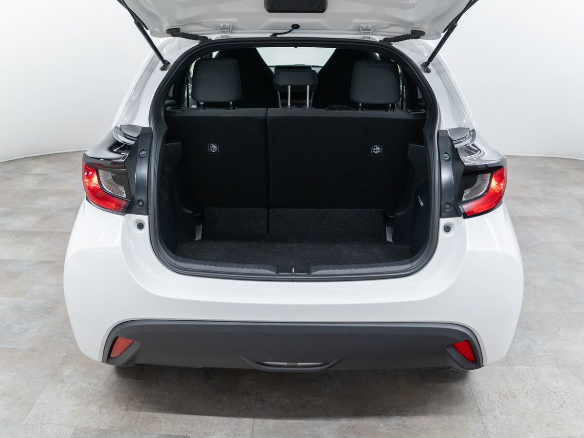 Toyota Yaris 2020 - фото автомобиля