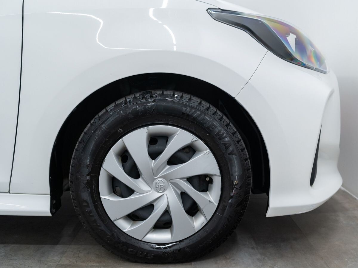 Toyota Yaris 2020 - фото автомобиля