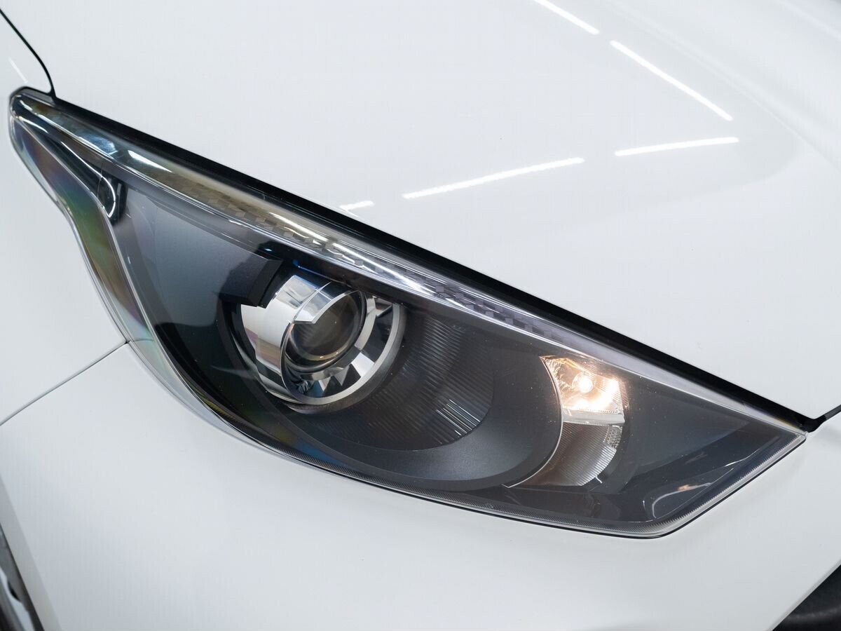 Toyota Yaris 2020 - фото автомобиля