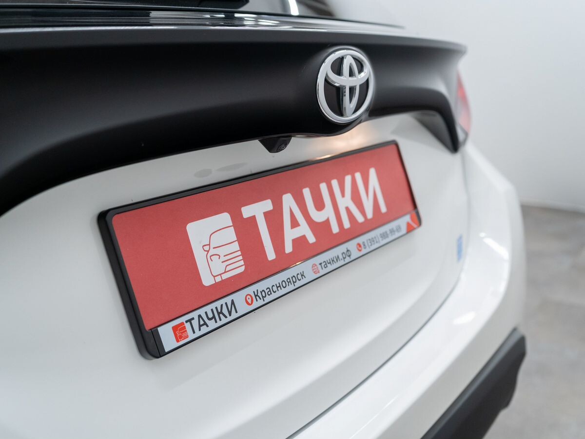 Toyota Yaris 2020 - фото автомобиля