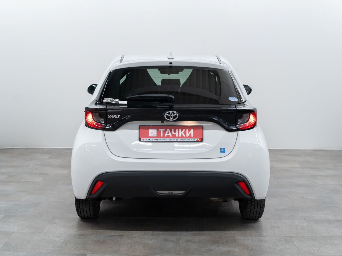 Toyota Yaris 2020 - фото автомобиля