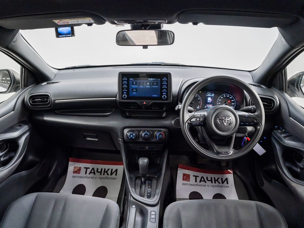 Toyota Yaris 2020 - фото автомобиля