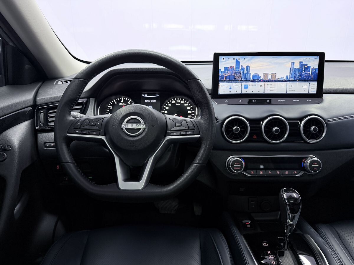 Nissan X-Trail 2025 - фото автомобиля