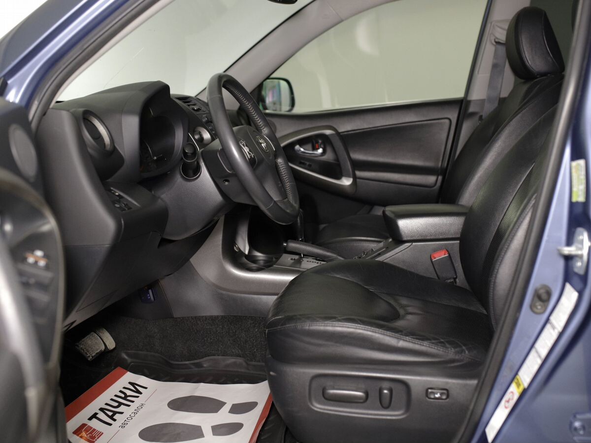 Toyota RAV4 2010 - фото автомобиля