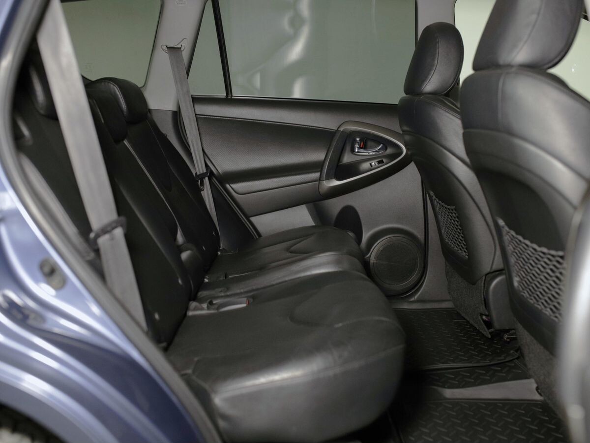Toyota RAV4 2010 - фото автомобиля