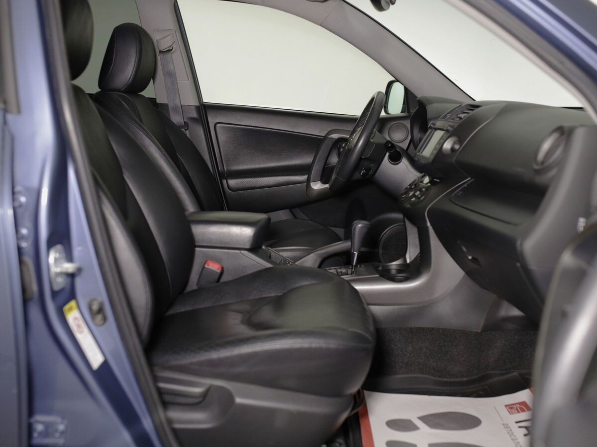 Toyota RAV4 2010 - фото автомобиля