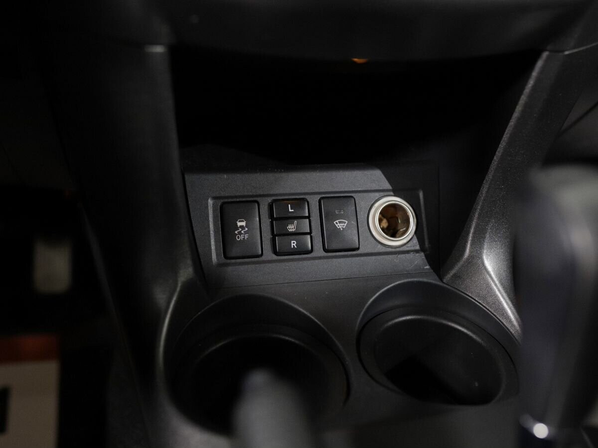 Toyota RAV4 2010 - фото автомобиля