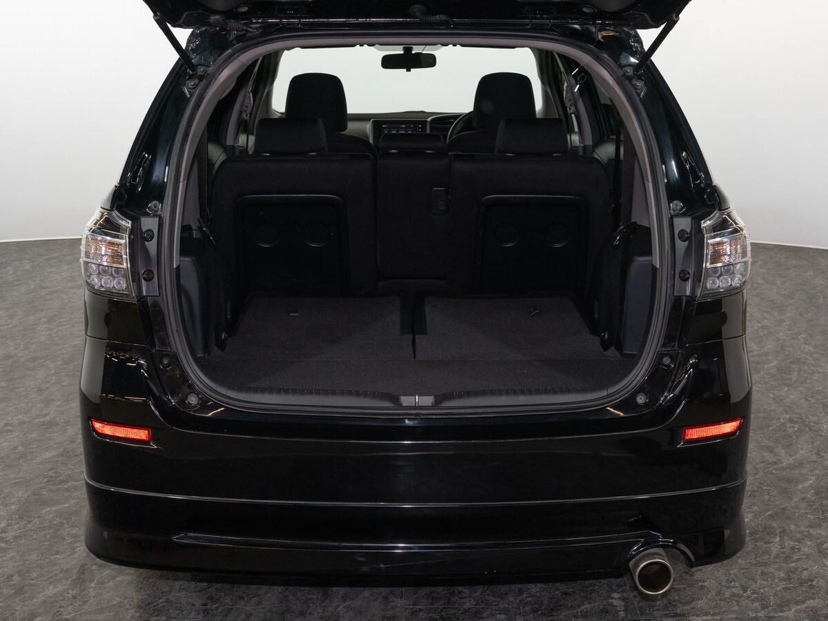 Toyota Wish 2012 - фото автомобиля