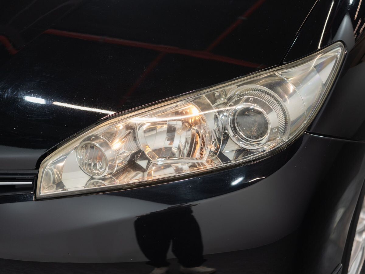Toyota Wish 2012 - фото автомобиля