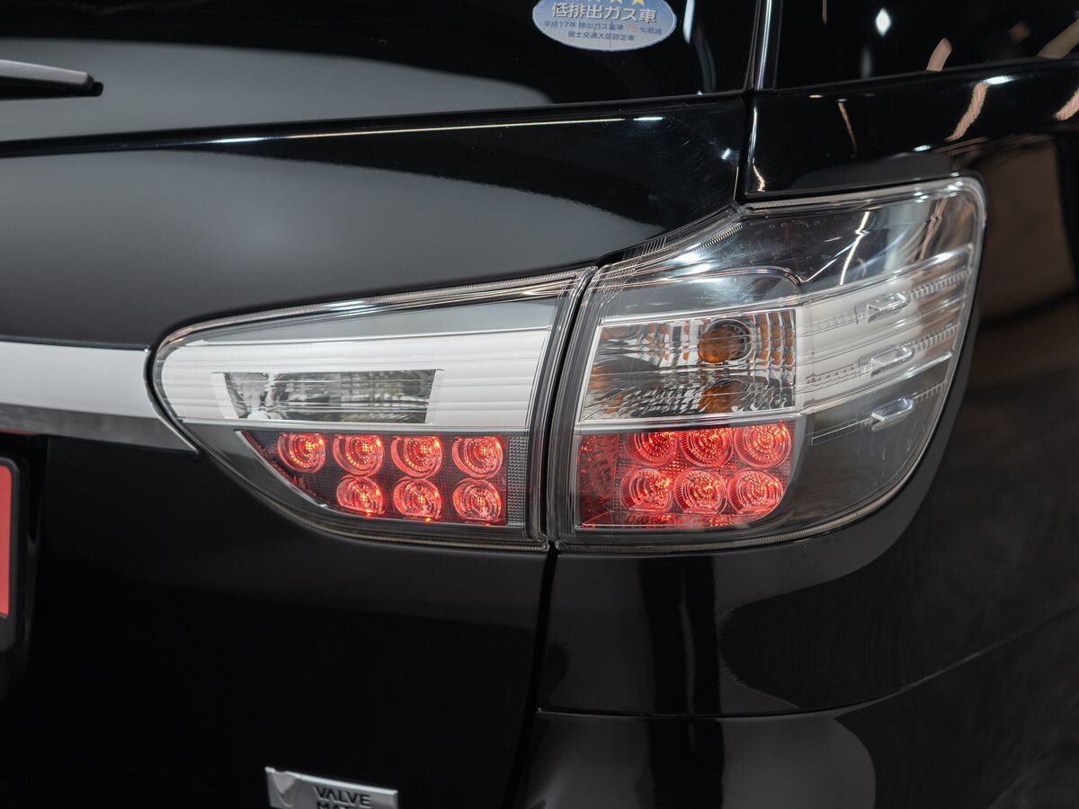 Toyota Wish 2012 - фото автомобиля