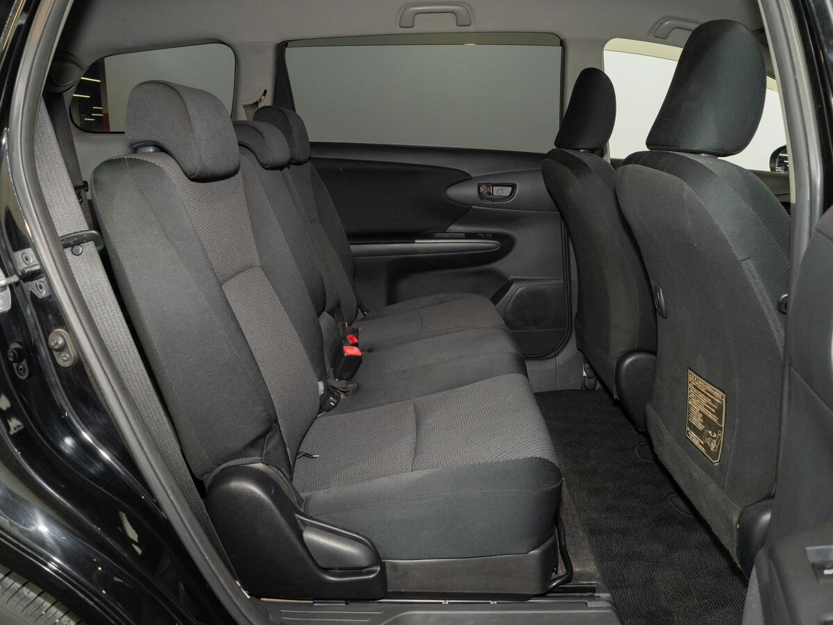Toyota Wish 2012 - фото автомобиля