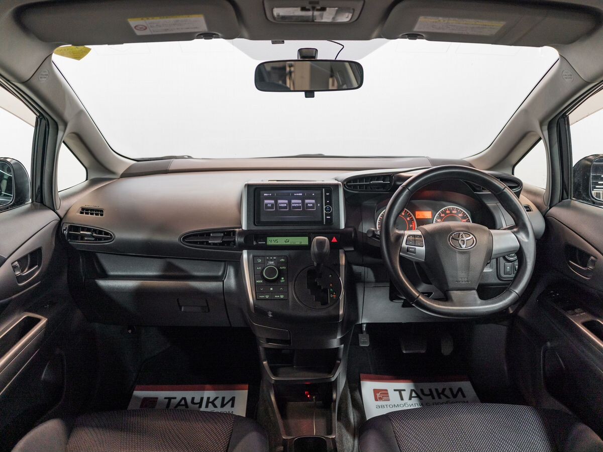 Toyota Wish 2012 - фото автомобиля