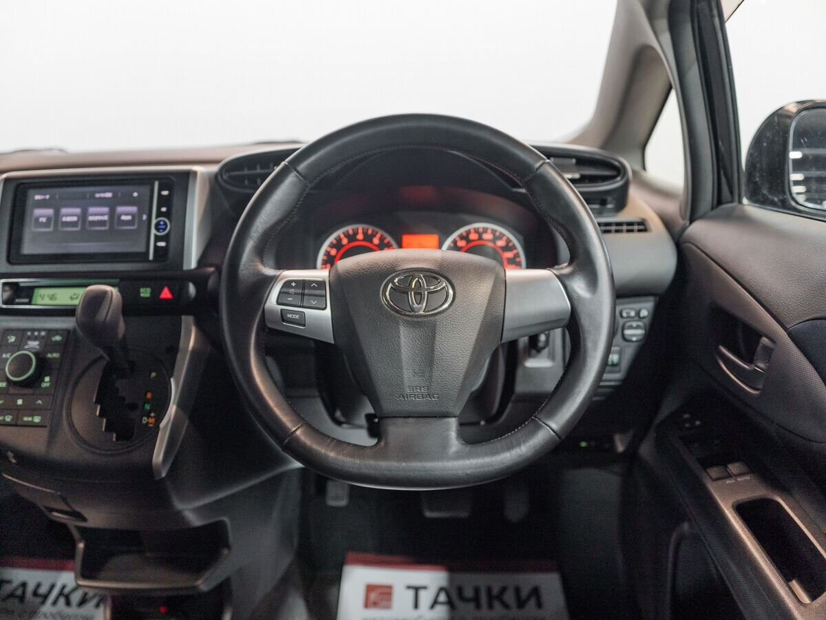 Toyota Wish 2012 - фото автомобиля