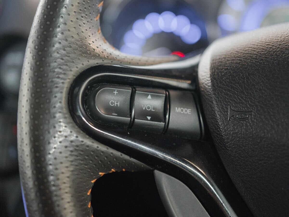 Honda Fit Shuttle 2012 - фото автомобиля
