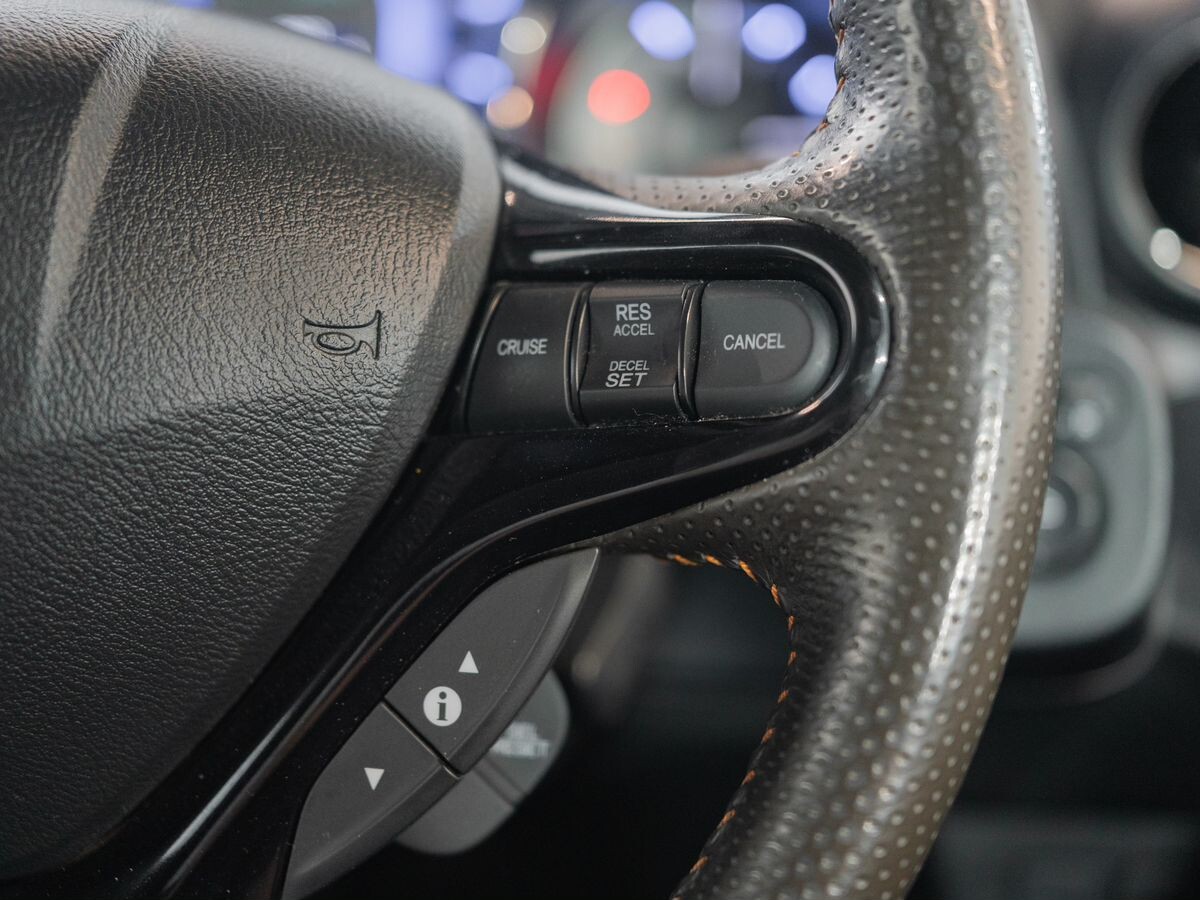 Honda Fit Shuttle 2012 - фото автомобиля