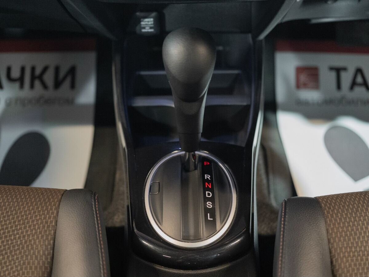Honda Fit Shuttle 2012 - фото автомобиля