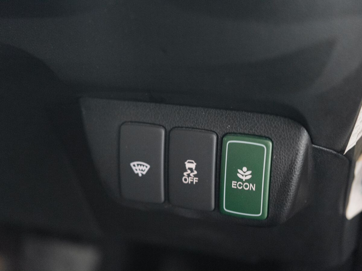 Honda Fit Shuttle 2012 - фото автомобиля
