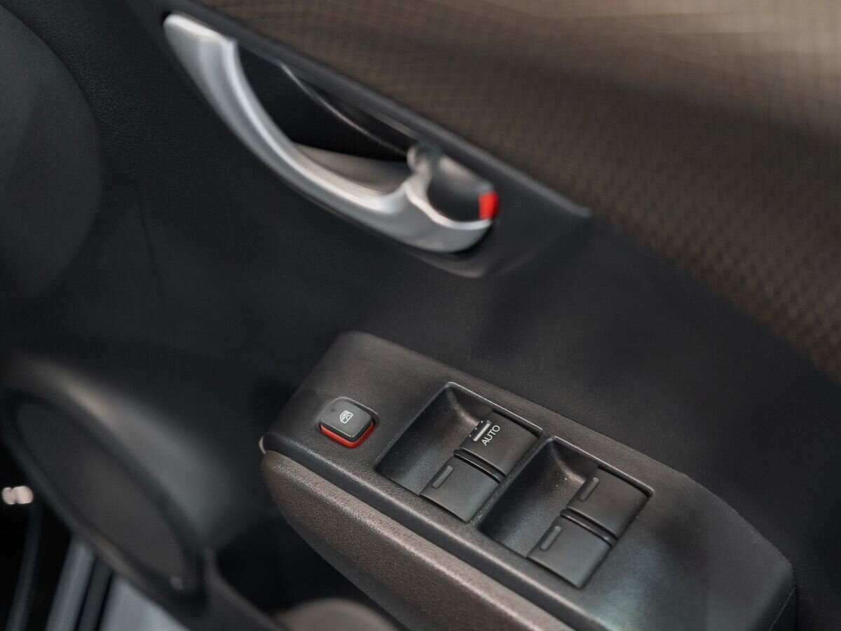 Honda Fit Shuttle 2012 - фото автомобиля