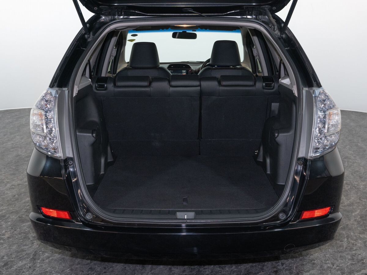 Honda Fit Shuttle 2012 - фото автомобиля