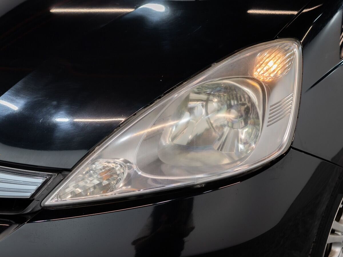 Honda Fit Shuttle 2012 - фото автомобиля