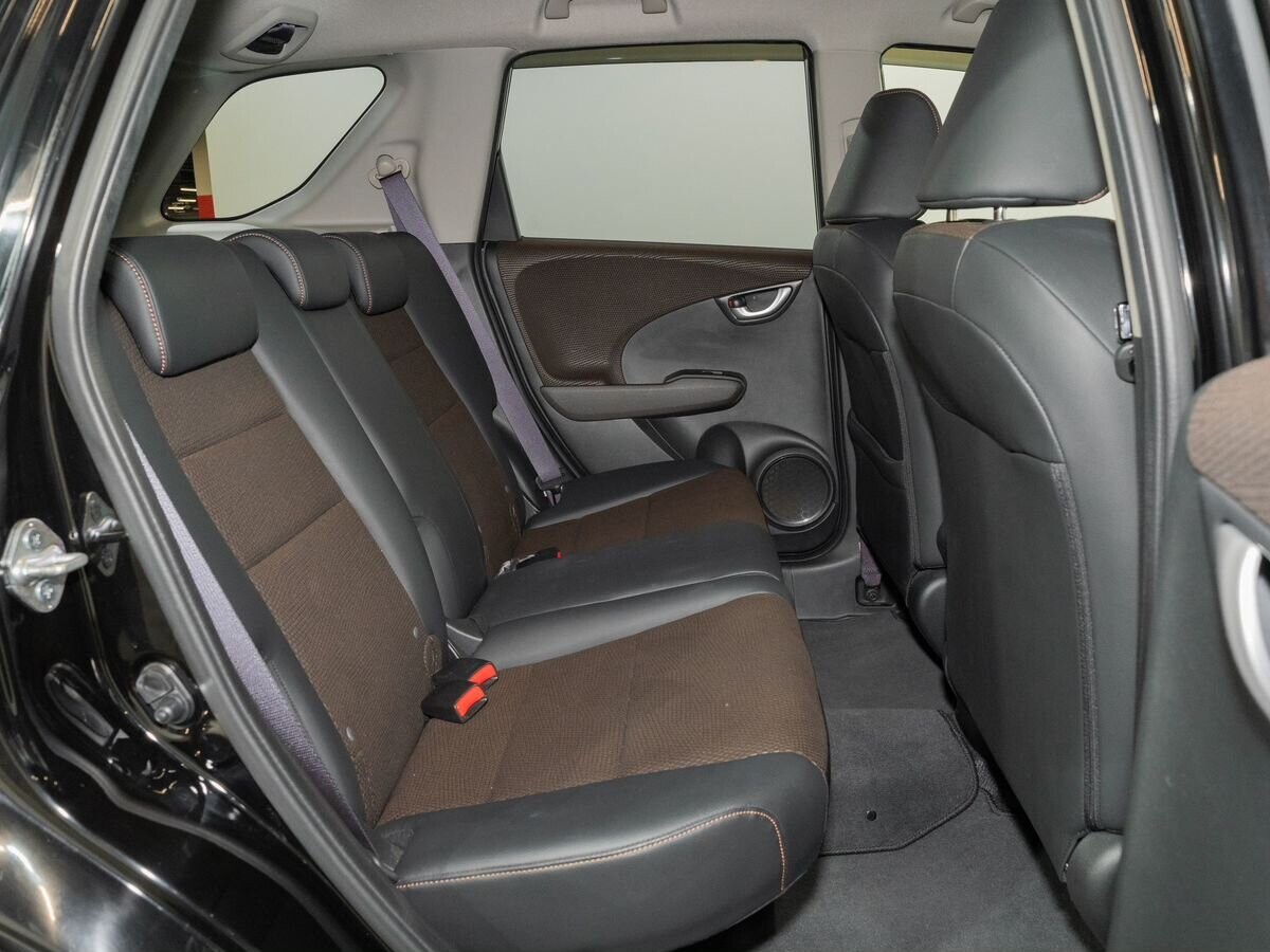 Honda Fit Shuttle 2012 - фото автомобиля