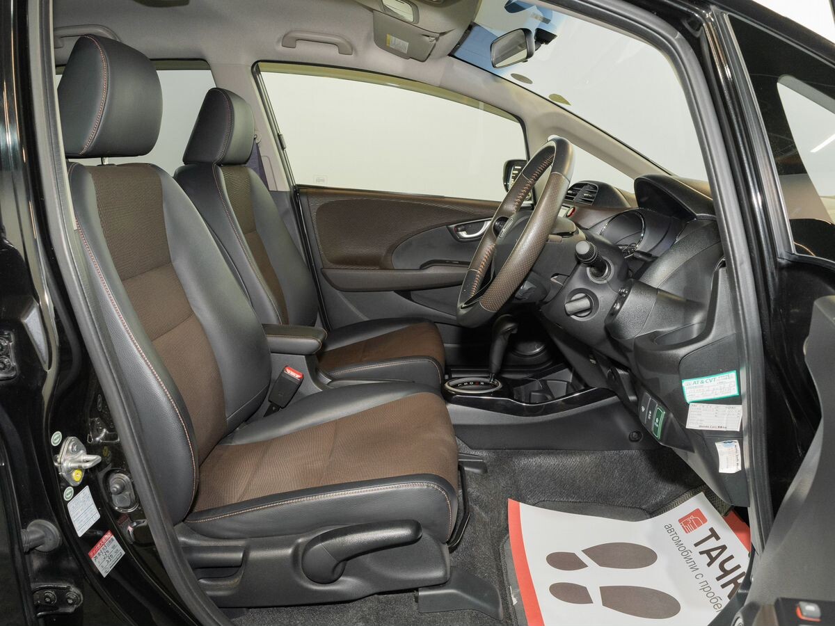 Honda Fit Shuttle 2012 - фото автомобиля
