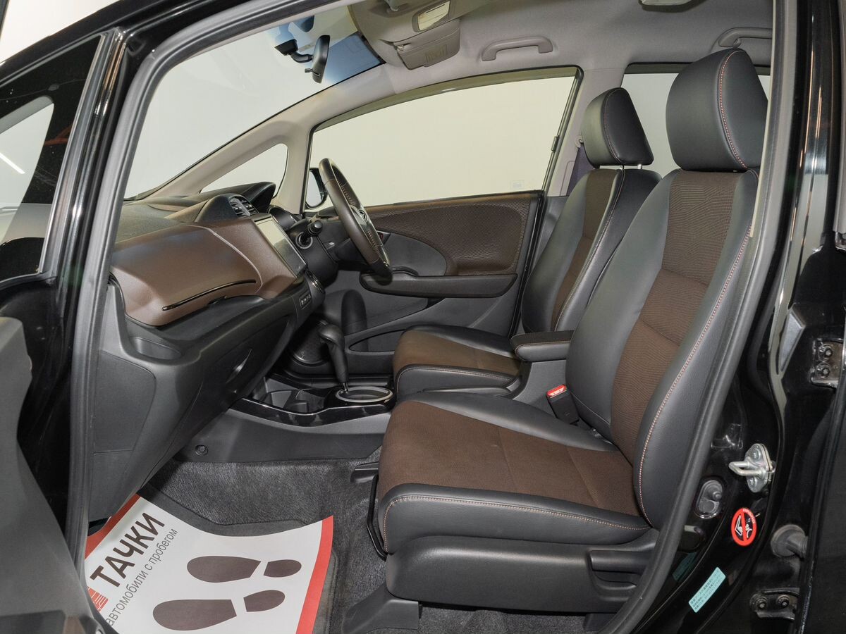 Honda Fit Shuttle 2012 - фото автомобиля