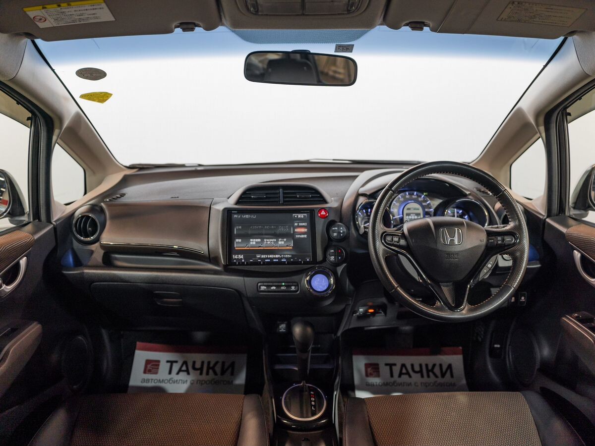Honda Fit Shuttle 2012 - фото автомобиля
