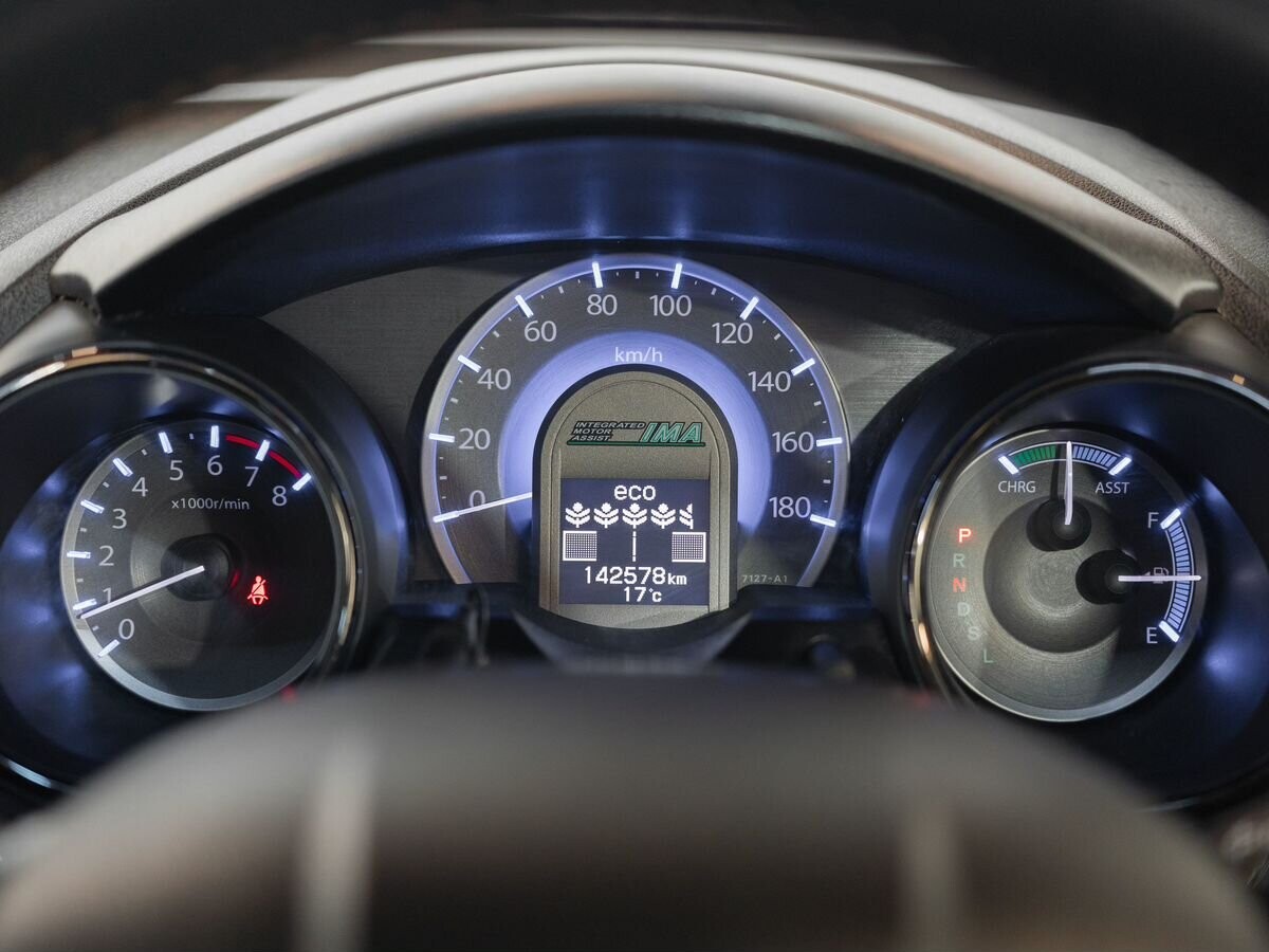 Honda Fit Shuttle 2012 - фото автомобиля