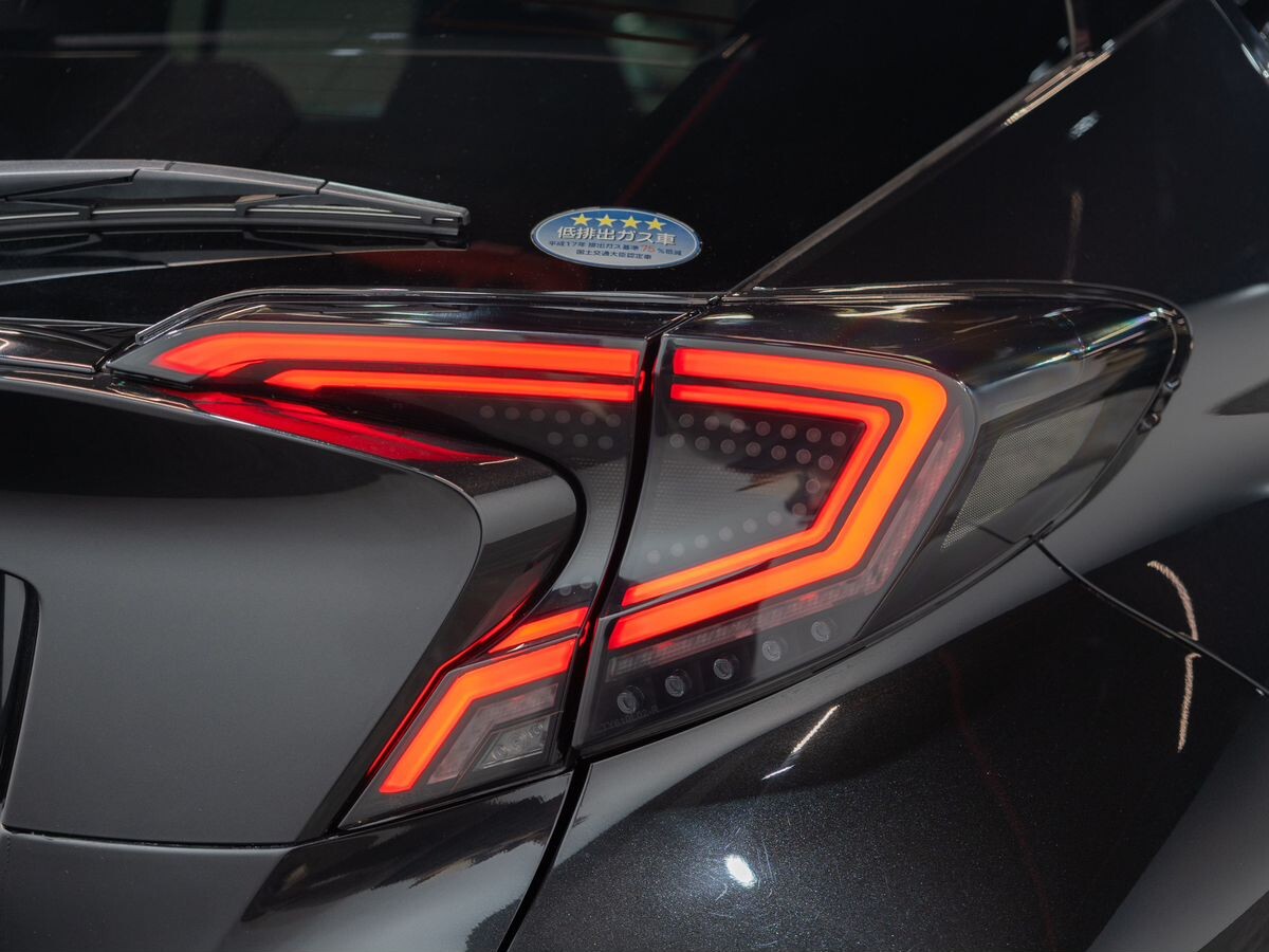 Toyota C-HR 2020 - фото автомобиля
