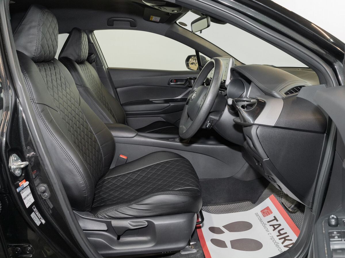 Toyota C-HR 2020 - фото автомобиля