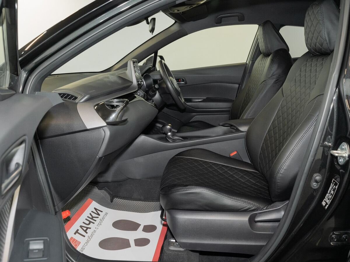 Toyota C-HR 2020 - фото автомобиля
